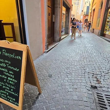 Appartement Charlotte Emozioni Vista Lago, Centro E Giri In Battello