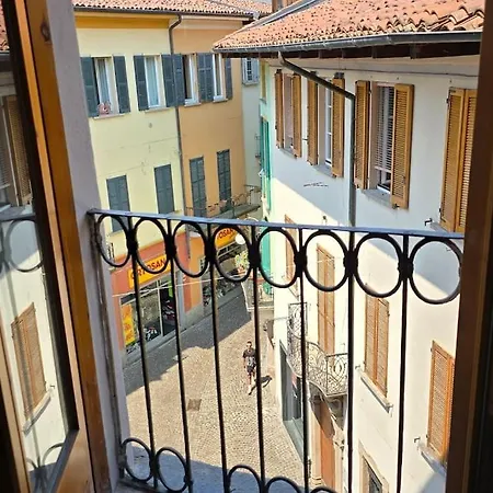 Appartement Charlotte Emozioni Vista Lago, Centro E Giri In Battello *