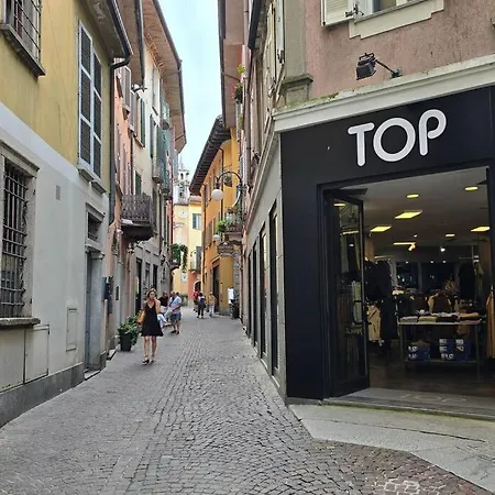 Charlotte Emozioni Vista Lago, Centro E Giri In Battello Appartement *