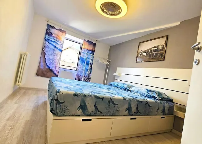 Charlotte Emozioni Vista Lago, Centro E Giri In Battello 아파트