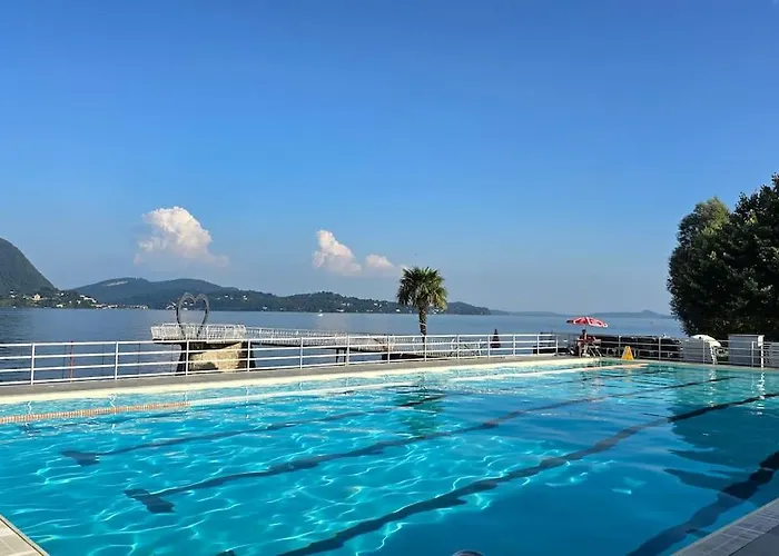 Charlotte Emozioni Vista Lago, Centro E Giri In Battello 베르바니아