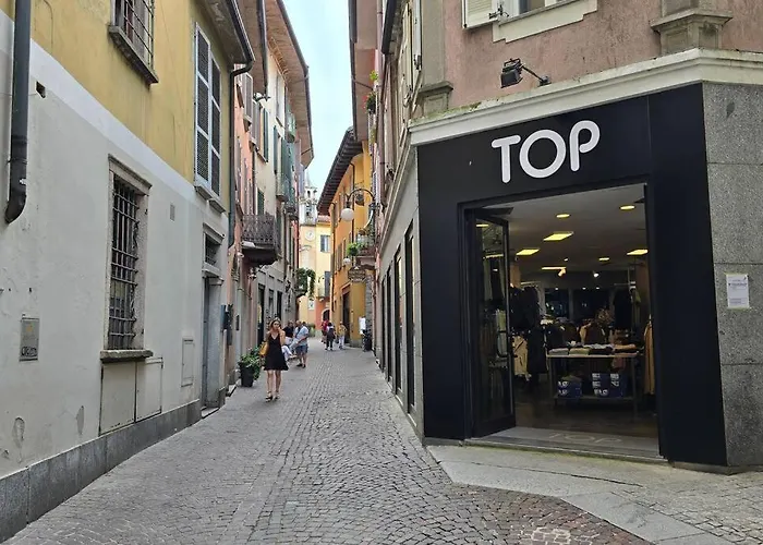 Charlotte Emozioni Vista Lago, Centro E Giri In Battello 아파트 *