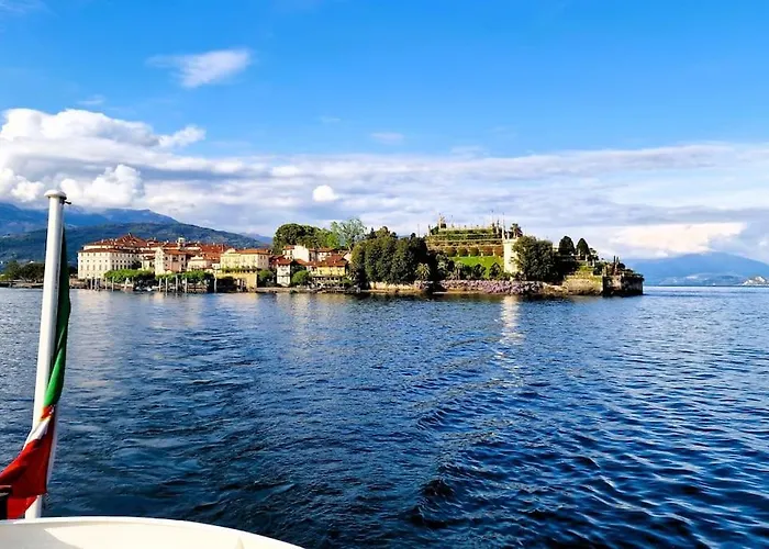 Charlotte Emozioni Vista Lago, Centro E Giri In Battello 아파트 베르바니아